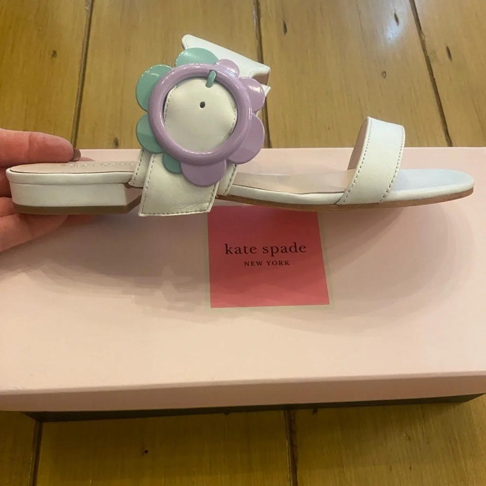Kate Spade Women’s Sandals Fabi White Leather Flower New Size 9